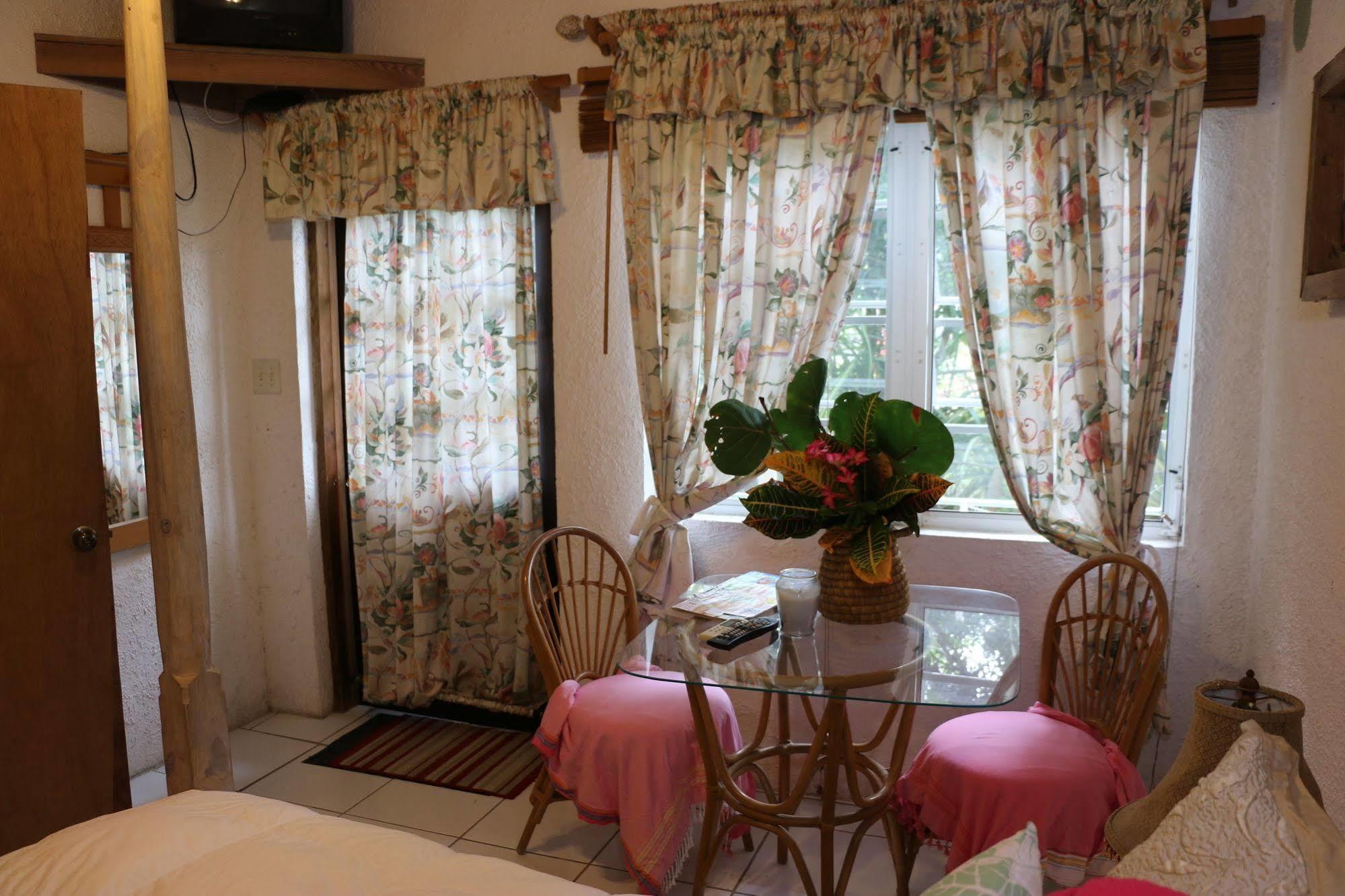 The Sugar Apple Lodging Dunmore Town Dış mekan fotoğraf